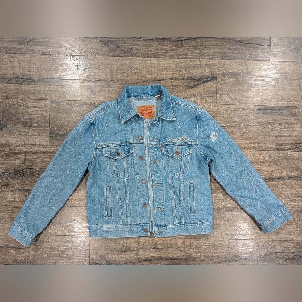 Levi's Medium Ex Boyfriend Trucker Blue Jean Denim Jacket Distressed LIKE NEW